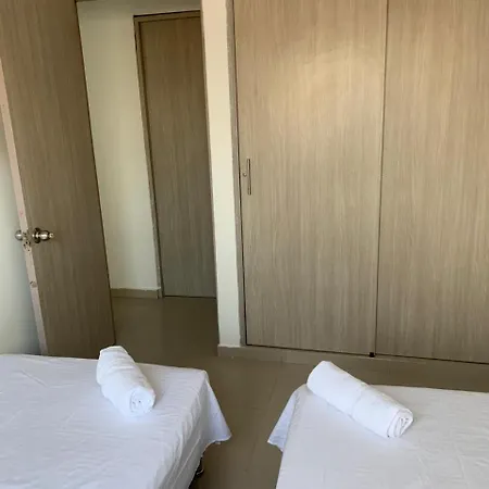 Comodo Apto 3 Hab Cerca A La Playa Apartamento *